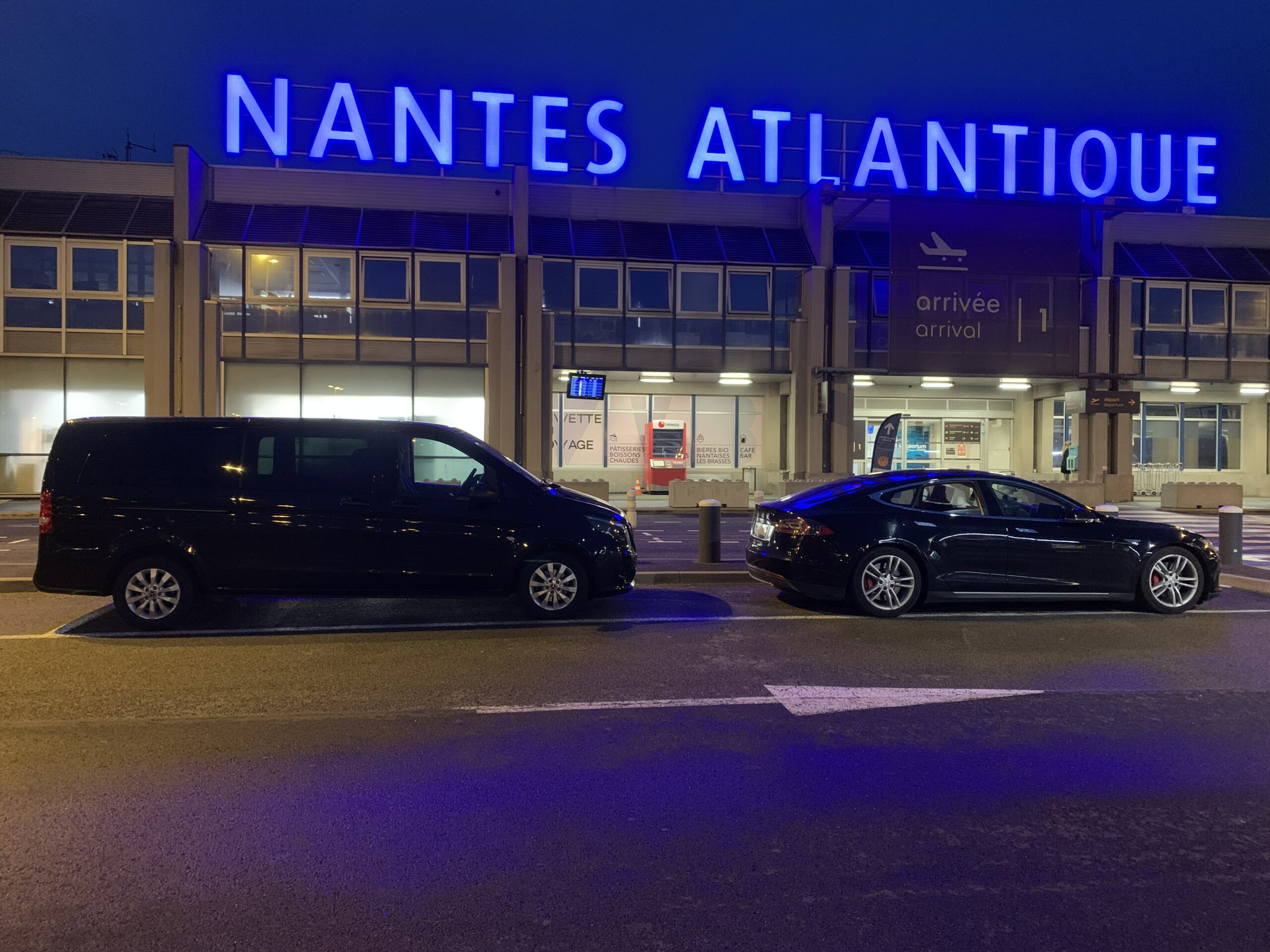Our vehicules at the Nantes atlantique airport